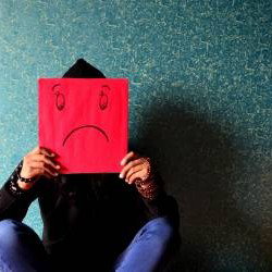 Anxiété : la méthode des 5 sens pour se calmer quand le mental s’emballe Anxiété : la méthode des 5 sens pour se calmer quand le mental s’emballe
