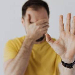 10 phrases qui montrent ce que la violence révèle vraiment sur l’être humain 10 phrases qui montrent ce que la violence révèle vraiment sur l’être humain