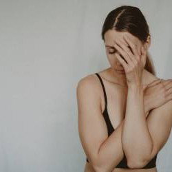Complexe d'infériorité : ces phrases que vous vous dites sans vous en rendre compte Complexe d'infériorité : ces phrases que vous vous dites sans vous en rendre compte