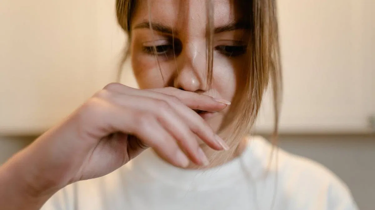 Vous culpabilisez trop sans le savoir : voici les 6 phrases qui le trahissent (et comment s'en défaire)