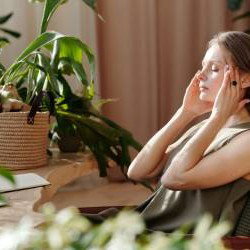 Micro-méditation : 5 exercices de 2 minutes pour calmer le stress au quotidien