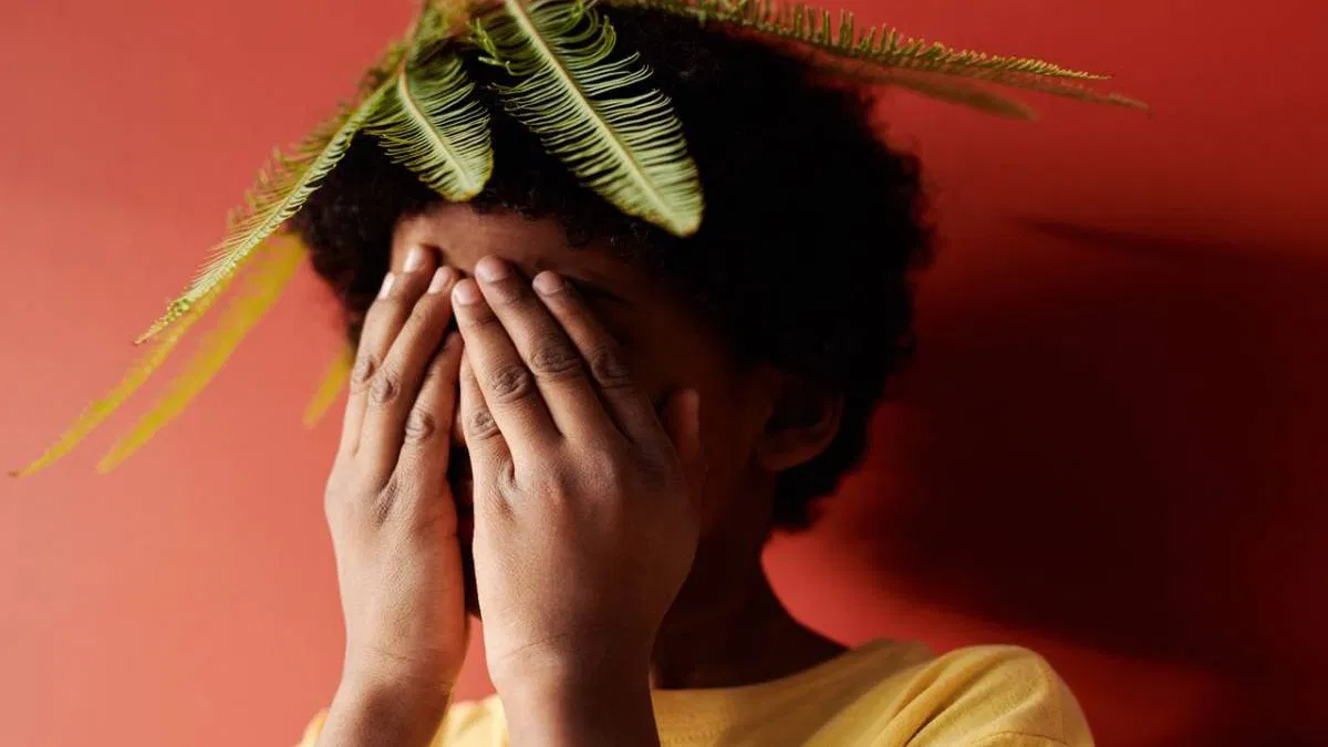 12 phrases qui révèlent une hypersensibilité (et ce que dit la psychologie sur ce trait)