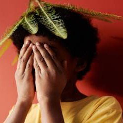 12 phrases qui révèlent une hypersensibilité (et ce que dit la psychologie sur ce trait)
