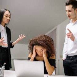 20 phrases sur le conflit pour comprendre le triangle de Karpman