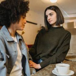 Selon la psychologie, 9 comportements discrets qui révèlent une haute intelligence émotionnelle