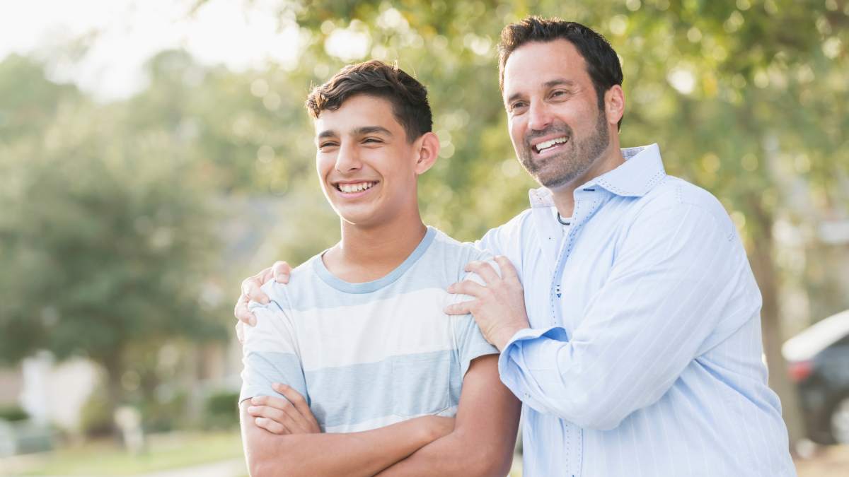 Un p&egrave;re avec son fils