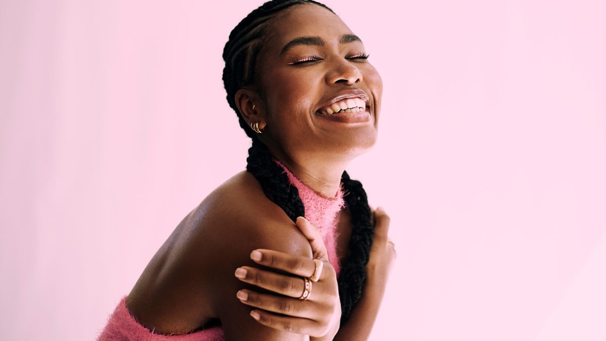 femme heureuse et &eacute;panouie