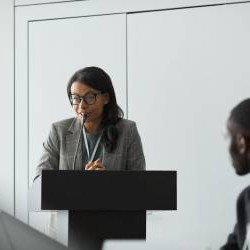 12 phrases puissantes pour captiver et marquer votre audience