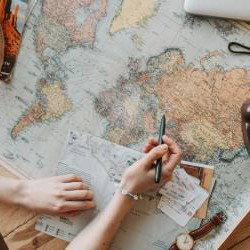 Pourquoi on est plus heureux avant les vacances que pendant, selon la science