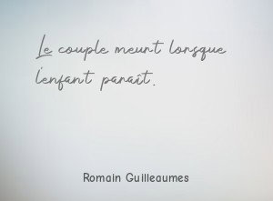 Le couple meurt lorsque l'enfant paraît.