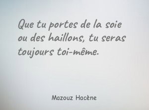 Que tu portes de la soie ou des haillons, tu