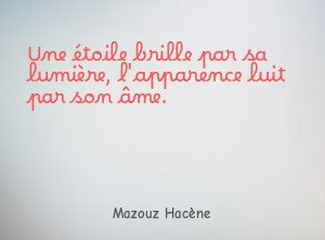 Une étoile brille par sa lumière, l'apparence luit par son