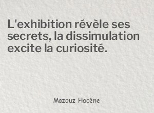 L'exhibition révèle ses secrets, la dissimulation excite la curiosité.